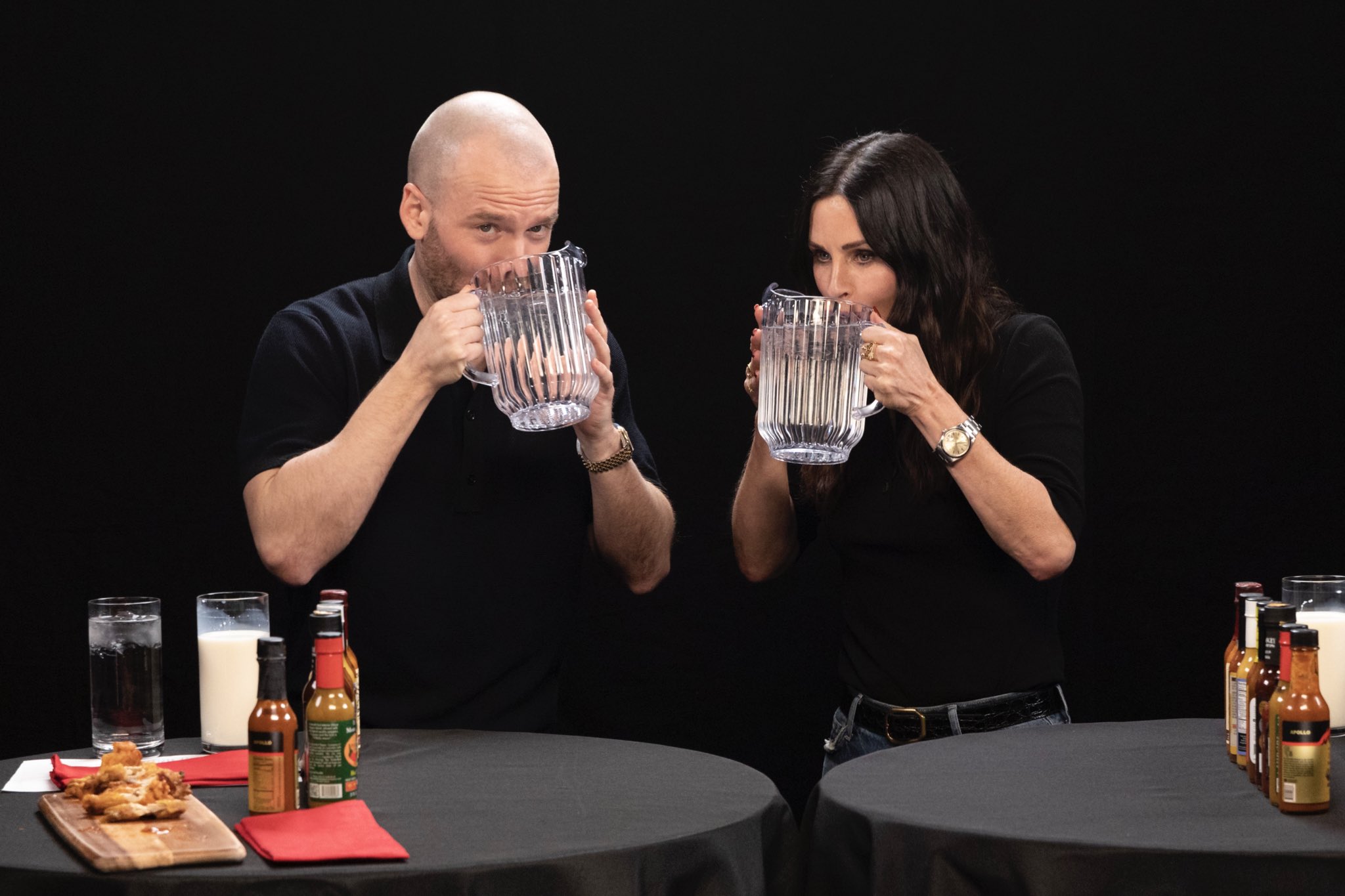 Sean Evans on X: "Here's Courteney Cox holding on for dear life on an all new Hot Ones https://t.co/bAQo7lmdRl https://t.co/KzfcqZzl43" / X