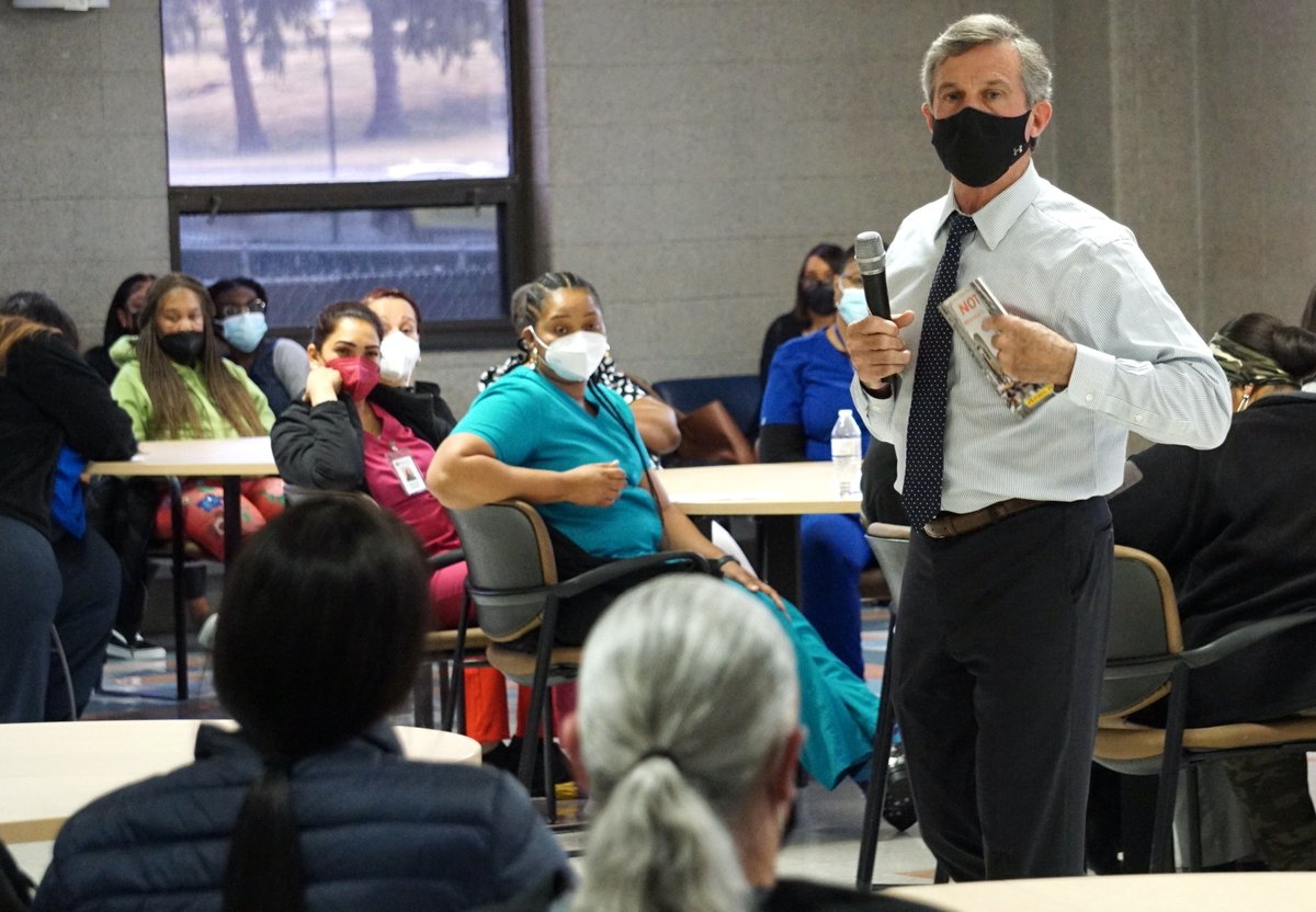 DelDhss's tweet photo. Governor @JohnCarneyDE toured the Delaware Psychiatric Center on Wednesday before meeting with employees to thank them for their commitment during the pandemic, answer questions and listen to concerns. #netDE #mentalhealth #healthcare https://t.co/4FS2BoBRpG