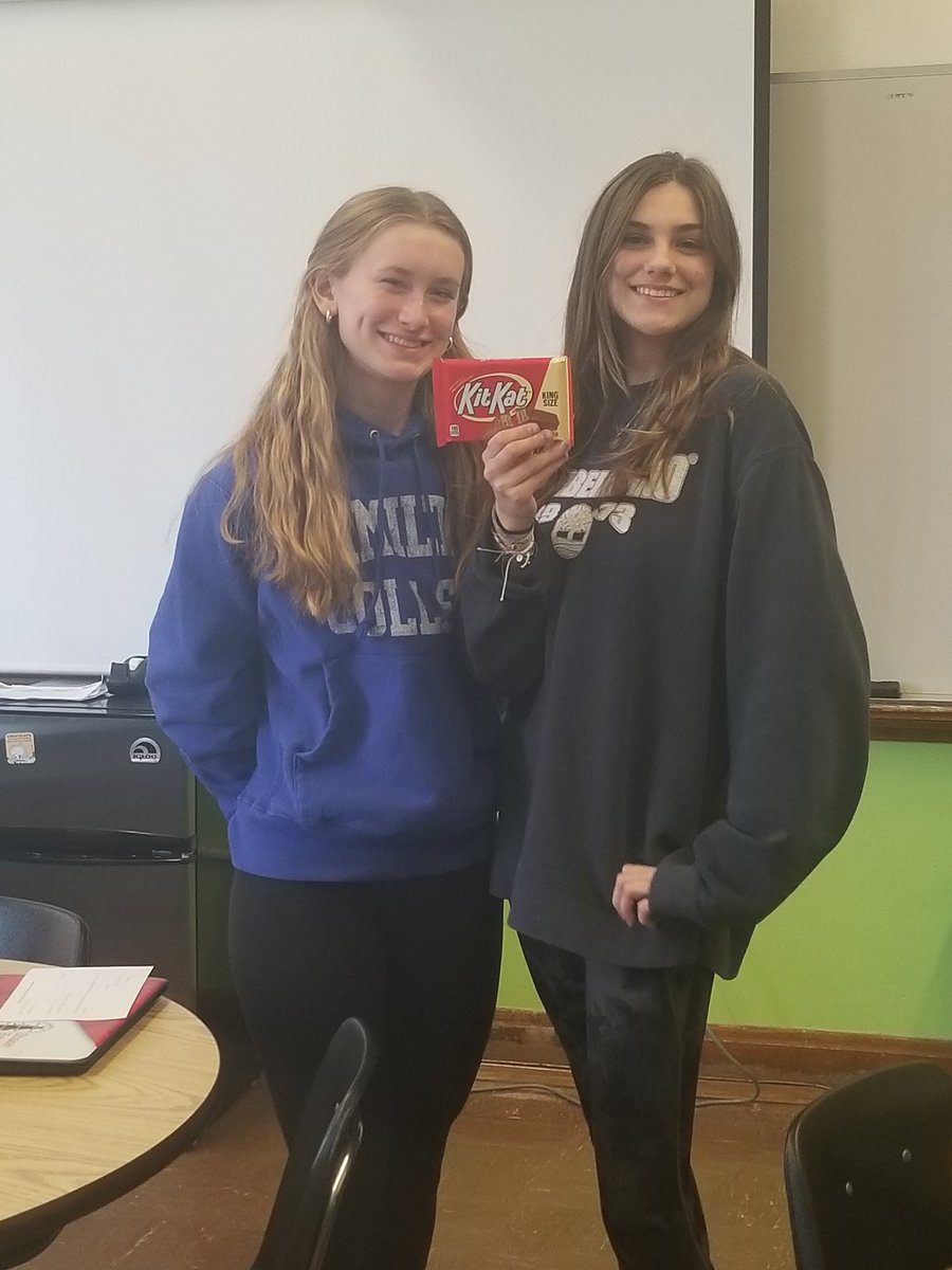shakerwrites's tweet photo. Frequent flyer Abby Floyd with 3rd period intern Julia Mennes, congratulations!!! 🎉🎉🥳 https://t.co/04wE7XjfzW