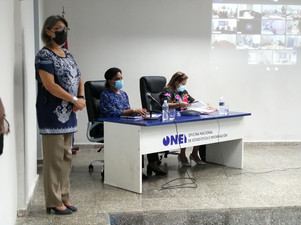 CubaONEI's tweet photo. Con la presencia de la VicePrimera Ministra de #Cuba🇨🇺 @InesMChapman y la Secretaria General de @FMC_Cuba, @TeresaBoue sesiona el Grupo de Trabajo sobre el Programa Nacional para el Adelanto de la Mujer (PAM) en la #ONEI. @DiazCanelB @MMarreroCruz #LaOneiEnAvance https://t.co/dYRkjmuDsc