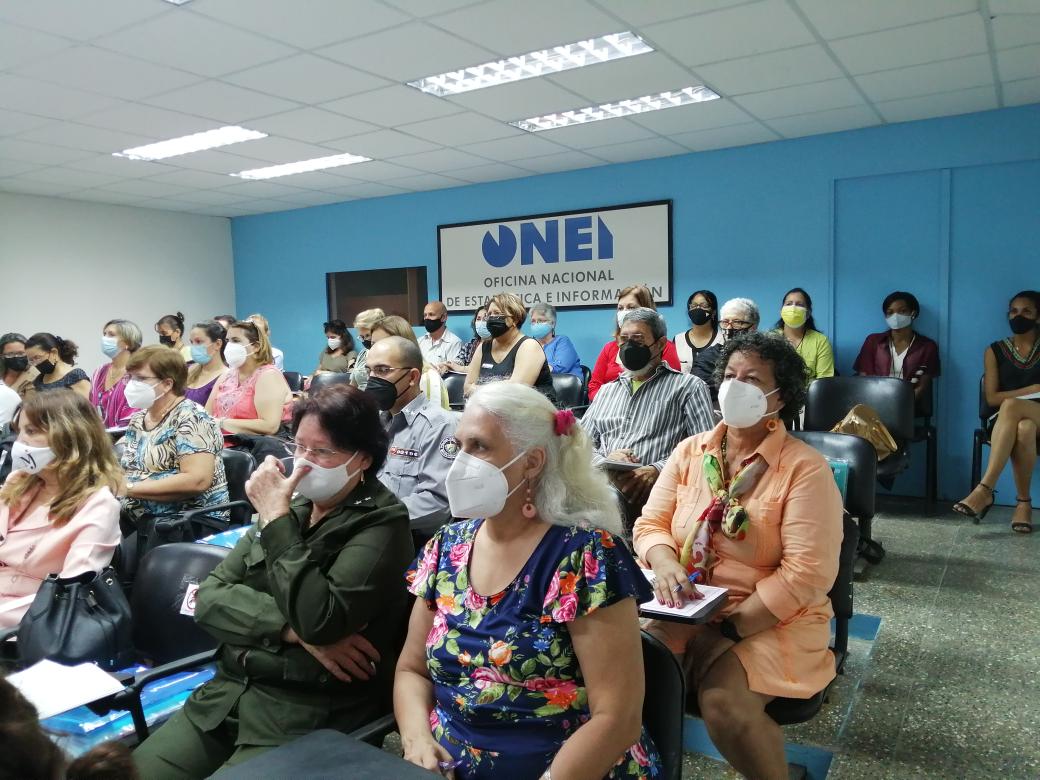 CubaONEI's tweet photo. Con la presencia de la VicePrimera Ministra de #Cuba🇨🇺 @InesMChapman y la Secretaria General de @FMC_Cuba, @TeresaBoue sesiona el Grupo de Trabajo sobre el Programa Nacional para el Adelanto de la Mujer (PAM) en la #ONEI. @DiazCanelB @MMarreroCruz #LaOneiEnAvance https://t.co/dYRkjmuDsc