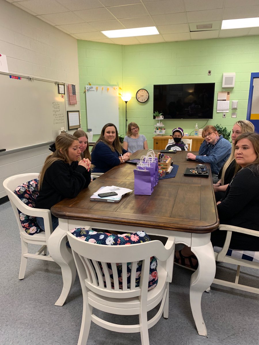 Susan Heaggans (@heaggans3) on Twitter photo Accelerate Rowan Lab School apprentices visit Hurley Elementary. King Miguel shared what he loves about Hurley. Thank you for the tour and sharing the amazing things happening at Hurley. Awesome visit!!! <a href="/HurleyElem/">Hurley Elementary</a> <a href="/koontzpanthers/">Koontz Elementary School</a> <a href="/nbuckner7/">Nicole Buckner</a> Accelerate Rowan Lab School apprentices visit Hurley Elementary. King Miguel shared what he loves about Hurley. Thank you for the tour and sharing the amazing things happening at Hurley. Awesome visit!!! <a href="/HurleyElem/">Hurley Elementary</a> <a href="/koontzpanthers/">Koontz Elementary School</a> <a href="/nbuckner7/">Nicole Buckner</a>