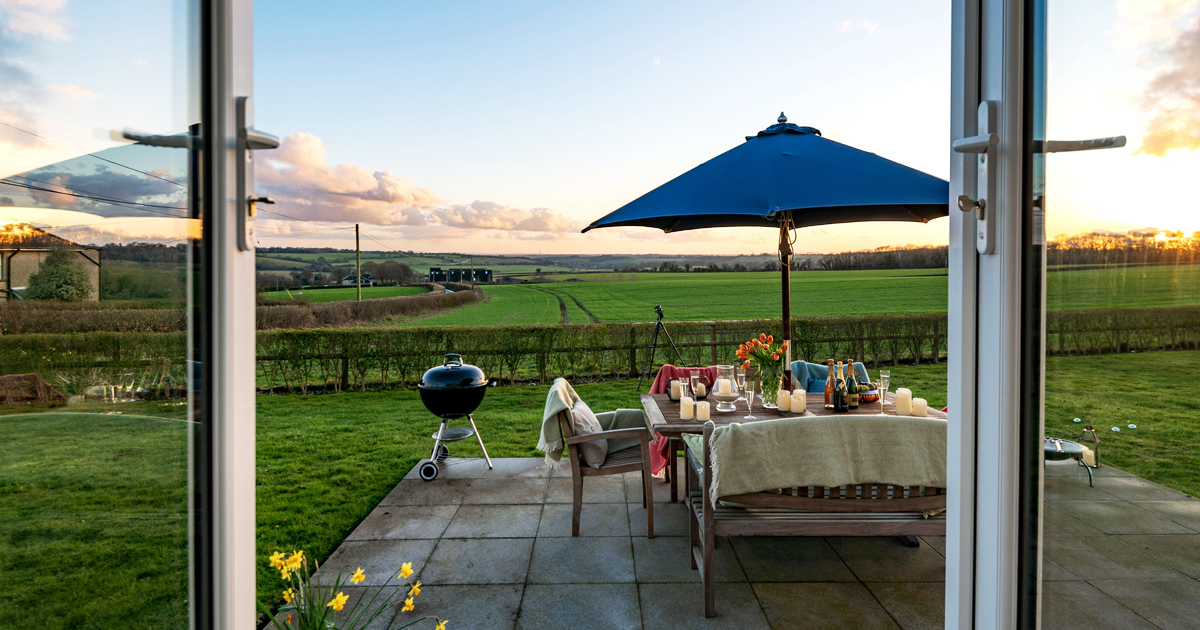 Wallops_Wood's tweet photo. Beautiful Skeldale has spectactular countryside views to enjoy on an early summer evening π€©
.
May weeks or weekends available π
.
360Β° virtual tour & book: https://t.co/VLnPQpff10
#holidaycottagewithhottub #holidaycottagewithpool #countrysideviews #vintagestyle https://t.co/X3vUWTJO1L