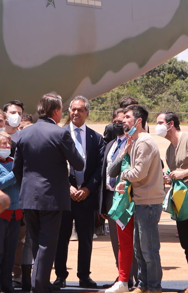 danielscioli's tweet image. Mi reconocimiento al gran trabajo de @CascosBlancos, nuestra @CancilleriaARG y de la embajadora Argentina en Polonia Ana María Ramírez por las gestiones y la gran contención que brindaron a los ciudadanos repatriados de Ucrania.