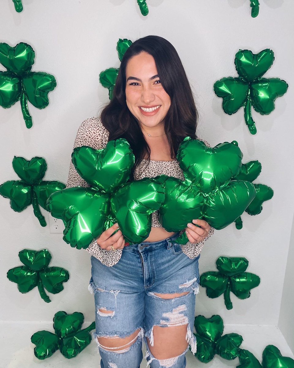 KindaCandid's tweet photo. Lookin good in green 💚☘️💚

#KindaCandid #selfiemuseum #visitcstx #bcstx #aggieland #collegestation #aggiebusiness #collegestationfun https://t.co/tC6MTM9Sc1