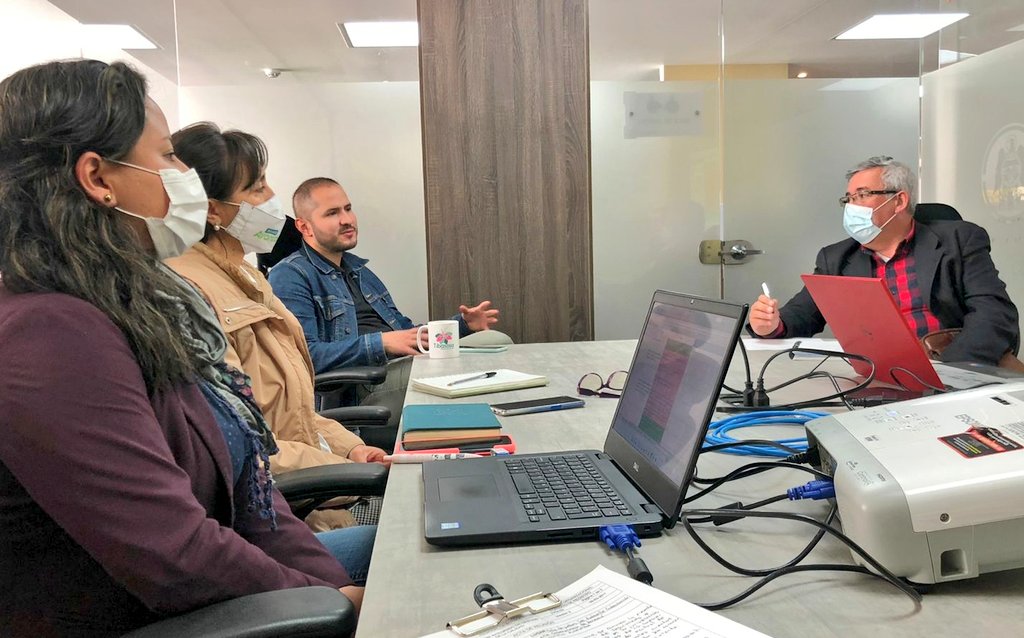SecAmbienteBoy's tweet photo. Junto a la Subdirección de Planeación de @Corpoboyaca, revisamos algunos planes de manejo ambiental para áreas protegidas; además compartimos información sobre la estrategia #Guardaparamos. https://t.co/oRRVMQ3KhF