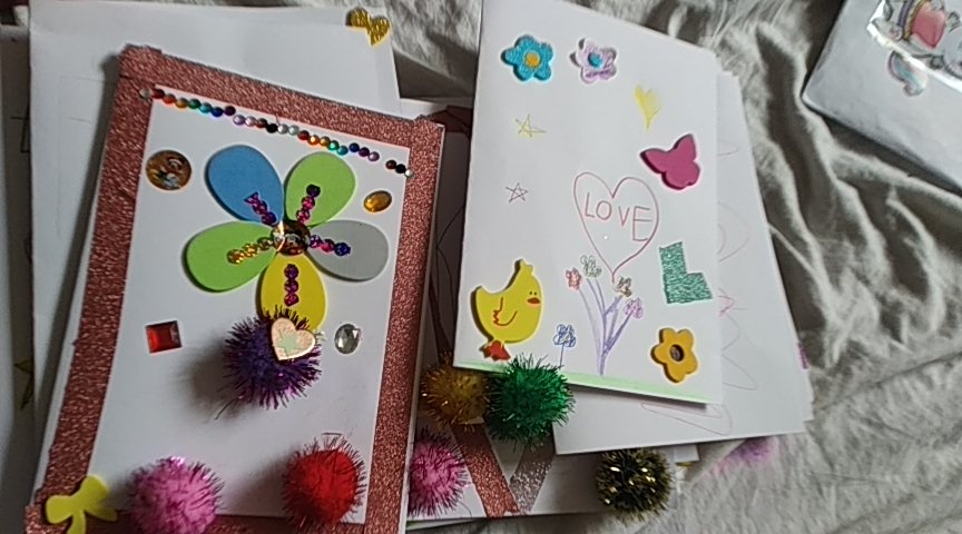 am_manu's tweet photo. Special mention to all those lovely cards made by P3 kiddos .. Great effort by all.Thank you all .will miss you https://t.co/5Zh1LlRiO1