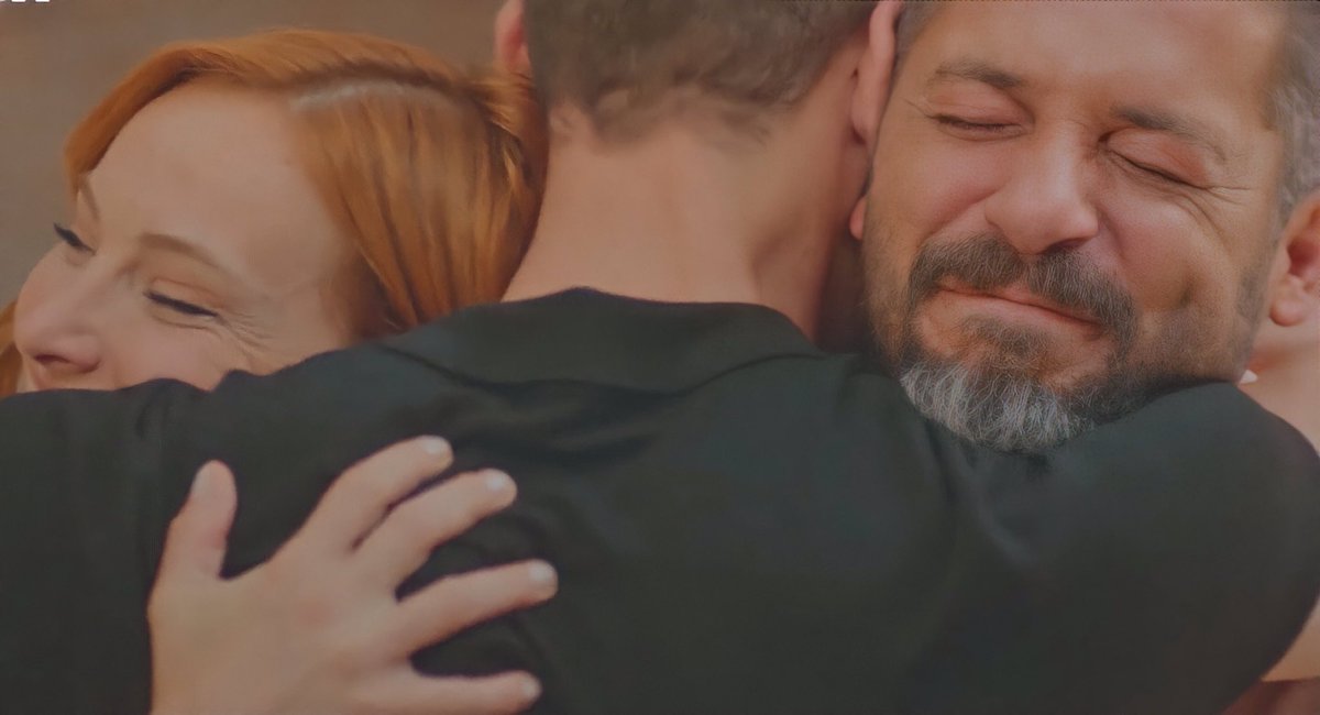 Heartless_103's tweet photo. “-Ciò che ti sembra triste, in realtà è un miracolo, non è la fine ma un nuovo inizio.” 
La scena più bella Art Life esiste con loro, con la loro amicizia e ora hanno anche Eda 🥺

 #LoveIsInTheAir https://t.co/jopLxvQfU8