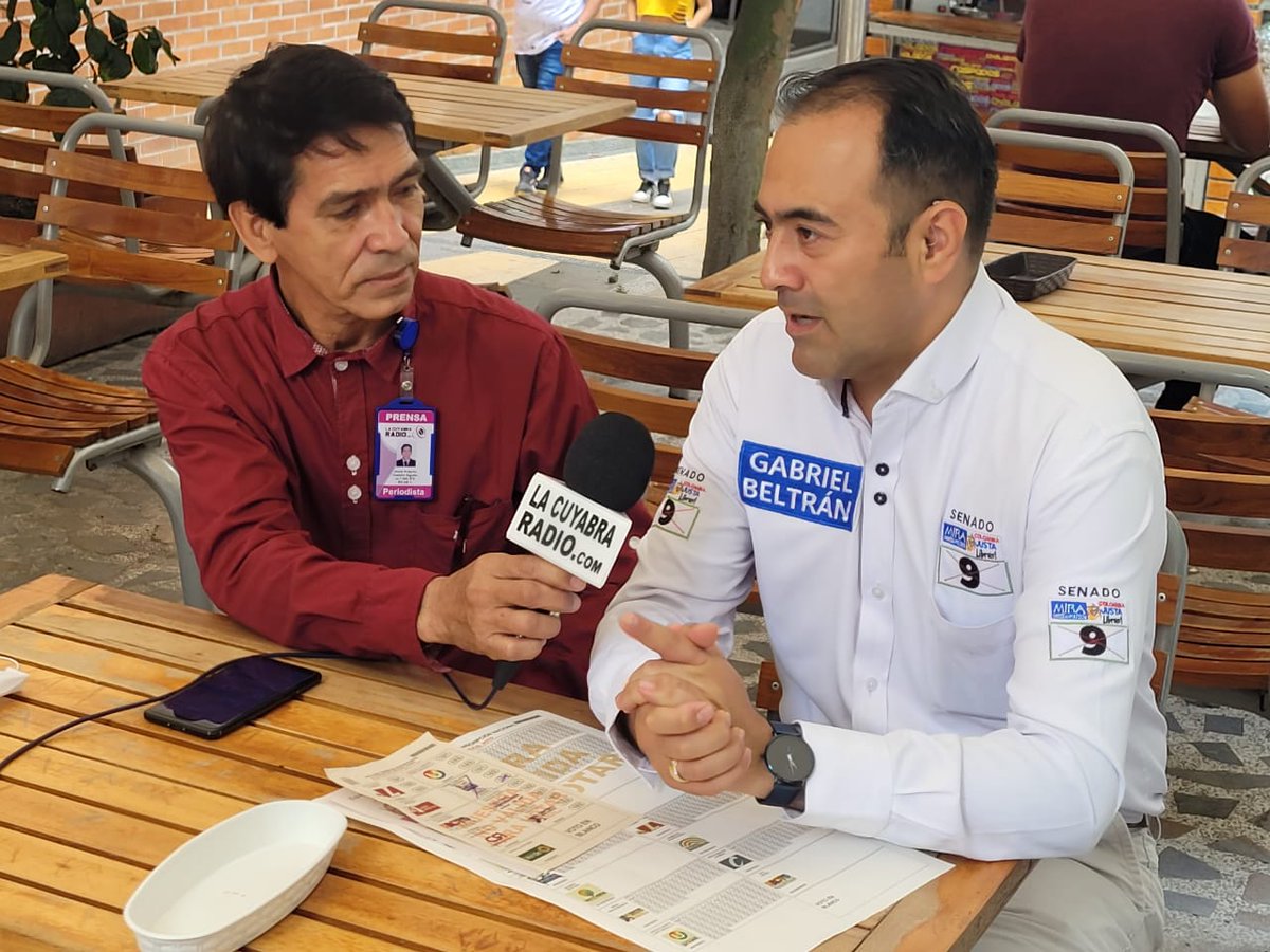 gabrielbeltranl's tweet photo. 🔵9️⃣🇨🇴 En #Armenia, en medios de comunicación con nuestra  Candidata Presidencial. Enseñando nuestra Pedagogía electoral. @aydeelizarazoc #EquipoPorColombia y @JuVillanuevaP #Camara103
#SenadoMIRA9 https://t.co/lY0sl3NYNq