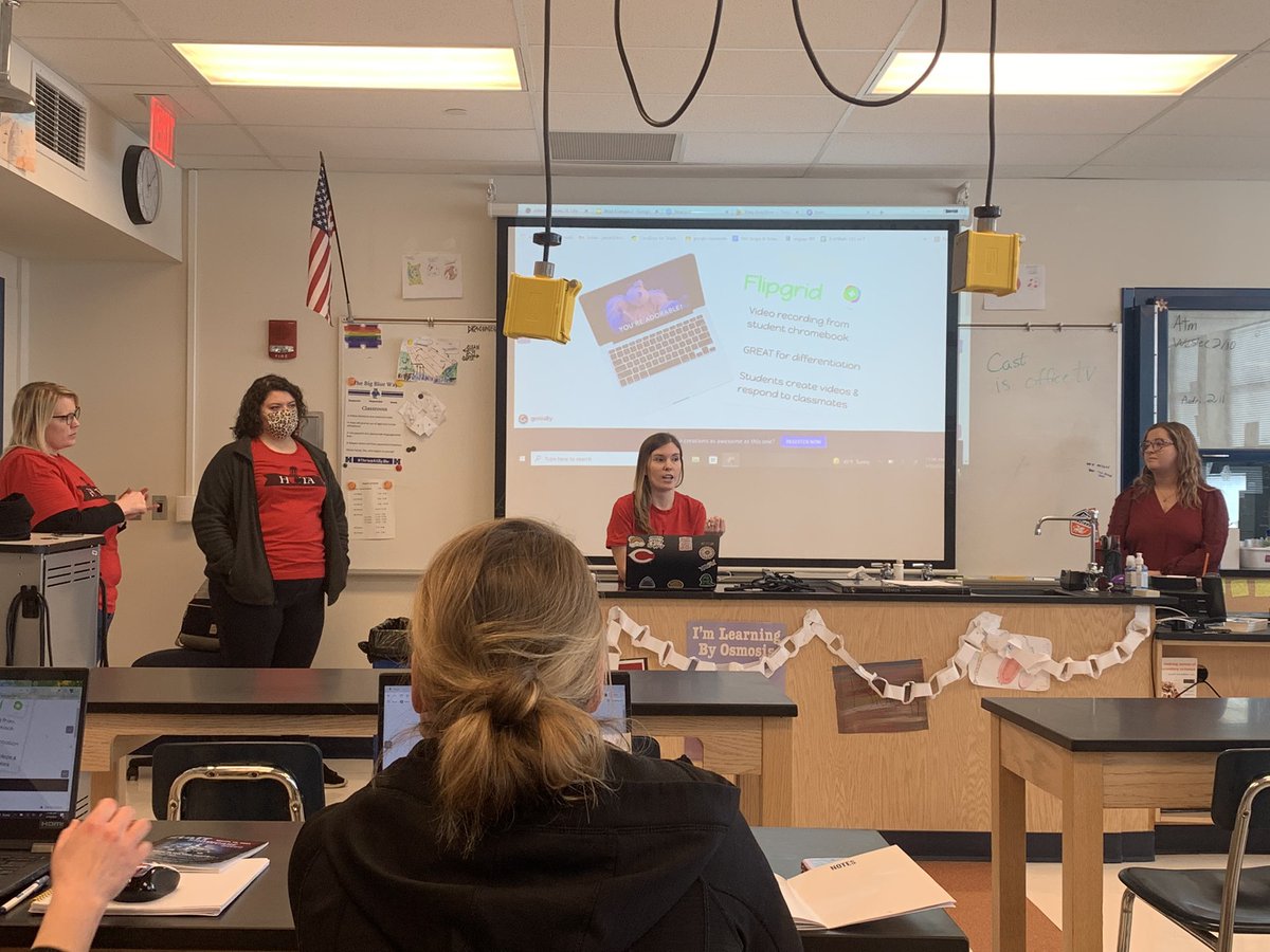 mrspruitt_'s tweet photo. Learning ways to incorporate technology into math lessons with @jillarvinhines @MaryBreedlove Ravin and Kaitlin @Hamilton_LN https://t.co/Em7jtzjg7v