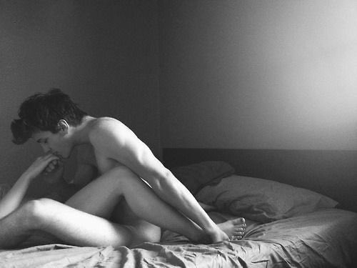 Kimi güzelim der sevdiğine,
Kimi özelim..
Ama sevgi ne güzellik ister,
Ne de özellik..
Sevgi,sadece yürek ister..
Can Yücel ....