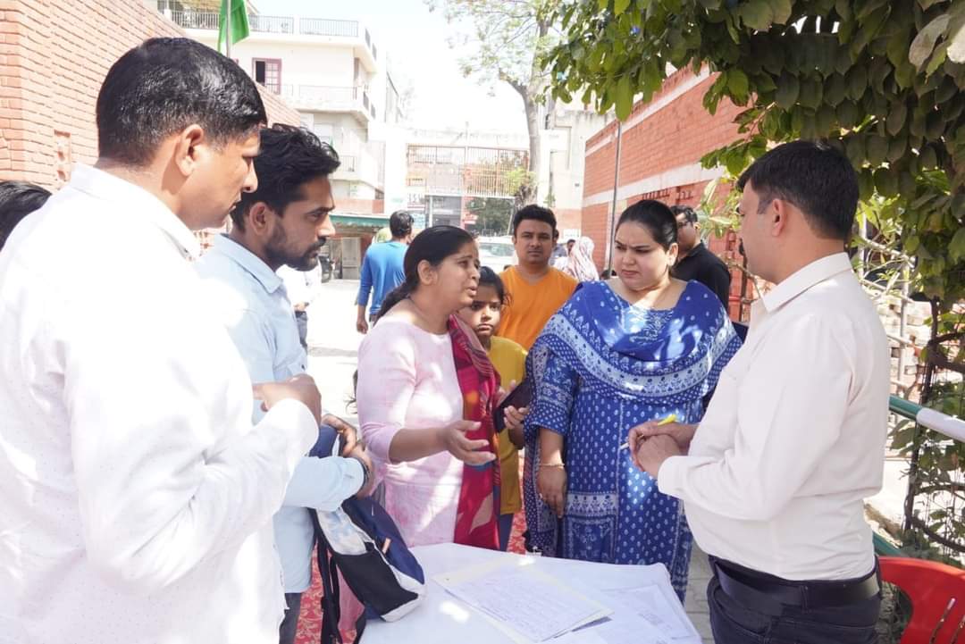 HisarMunicipal's tweet photo. मुख्यमंत्री अंत्योदय परिवार उत्थान योजना के तहत अंत्योदय मेले का नगर निगम ने किया सफल आयोजन,अंत्योदय मेले के लाभार्थियों को मौके पर मिला योजनाओं का लाभ, लाभार्थियों ने मुख्यमंत्री का जताया आभार @cmohry @HisarMunicipal @dcmohry @mlkhattar @SwachhBharatGov https://t.co/AQZjvaUwCd