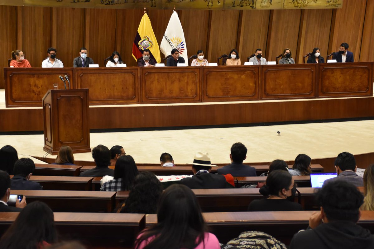 #JuventudesUnidas | Participamos de la entrega de los aportes a la Ley de la Juventud en <a href="/AsambleaEcuador/">Asamblea Nacional</a>.

<a href="/EstebanBernalB/">Esteban Bernal🇪🇨</a>, afirmó que la juventud en su diversidad, muestra el camino hacia dónde debemos ir. "Desde distintos ámbitos trabajamos para mejorar su calidad de vida".