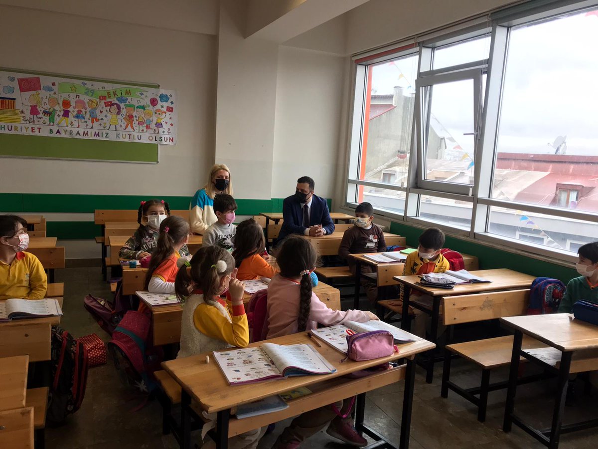 İlçe Milli Eğitim Müdürümüz Ufuk Dilekçi okulumuzu ziyaret ederek eğitim öğretim faaliyetleri hakkında bilgi aldı. Nazik ziyaretlerinden dolayı kendisine ve eşlik eden Şube Müdürlerimiz Sn. Mehmet Yıldı, Sn. Bülent Özbek, Sn. Yusuf Yasin Gülşen'e teşekkür ederiz.