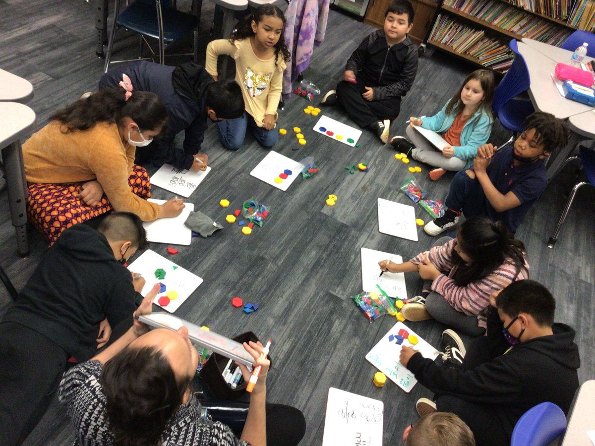 knollwoodelem's tweet photo. 3rd graders in Mrs. Miller and Mrs. Bowles classes are working on becoming Fraction Experts!! #RSSExtraordinary #FractionsInAction #fractions https://t.co/vjnxo4zC8v