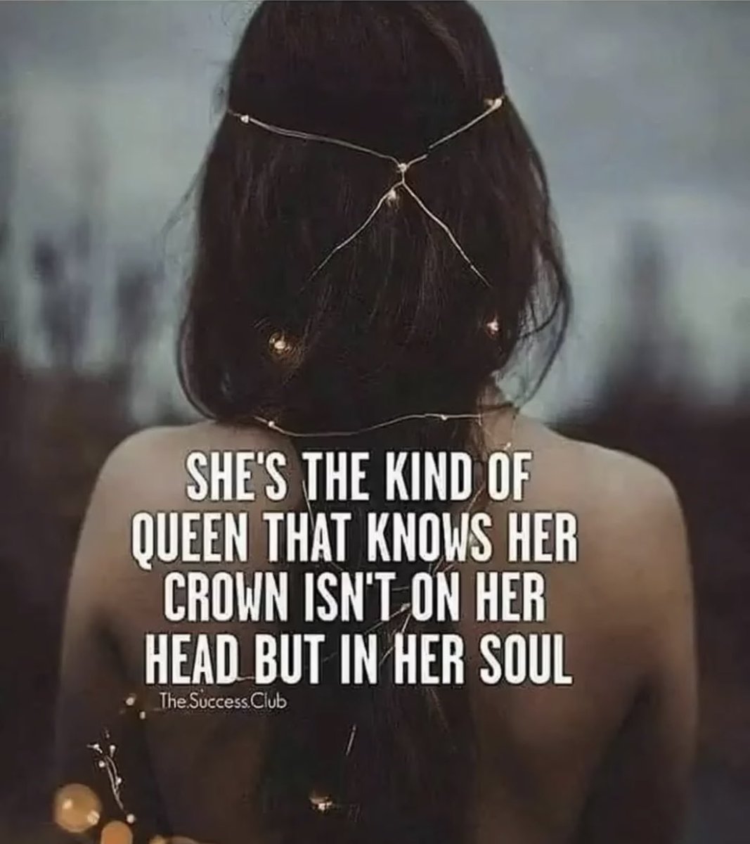 👑