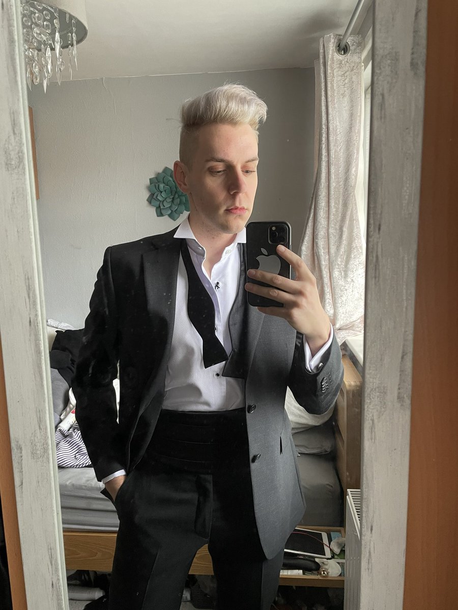 suitedcheshireguy tweet media