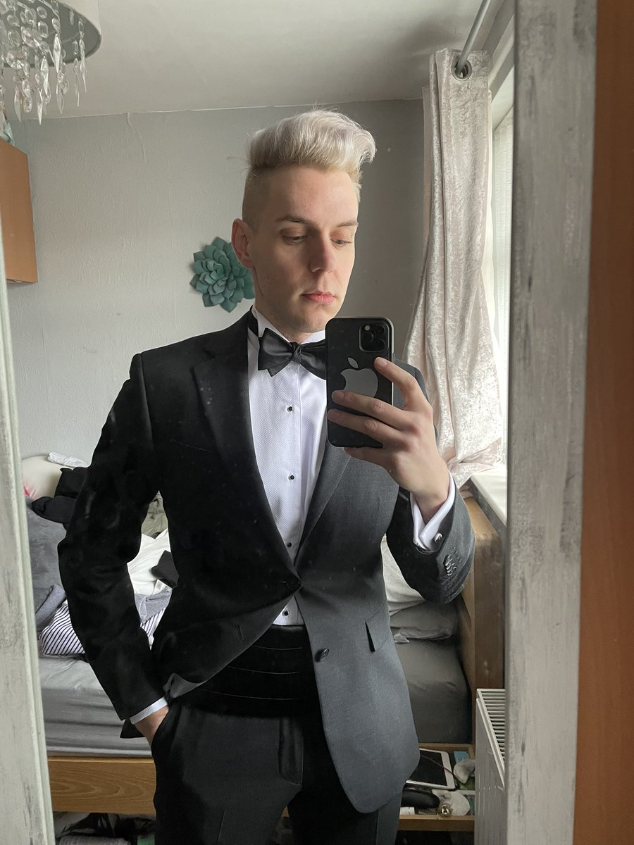 suitedcheshireguy tweet media