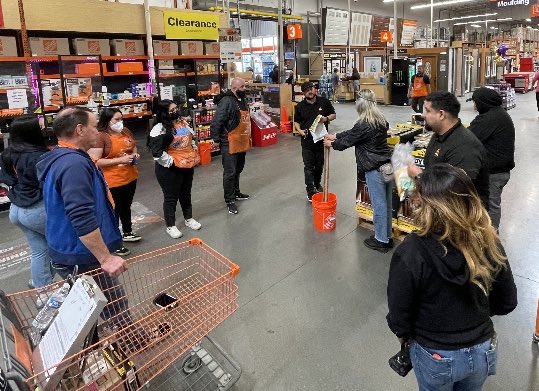 DCarlitozzz13's tweet photo. Thank you Whittier Home Depot #6684 for having at your store. A shout out to Amber ASM for all her help and support and additional thanks to the Met team for their partnership. #SikaPostFix #SikaPK #Sika #HomeDepotWhittier #Teamwork @Ambermedina6684 @octavio_S1KA @NikkiJ6875 https://t.co/gG3WniZiTt