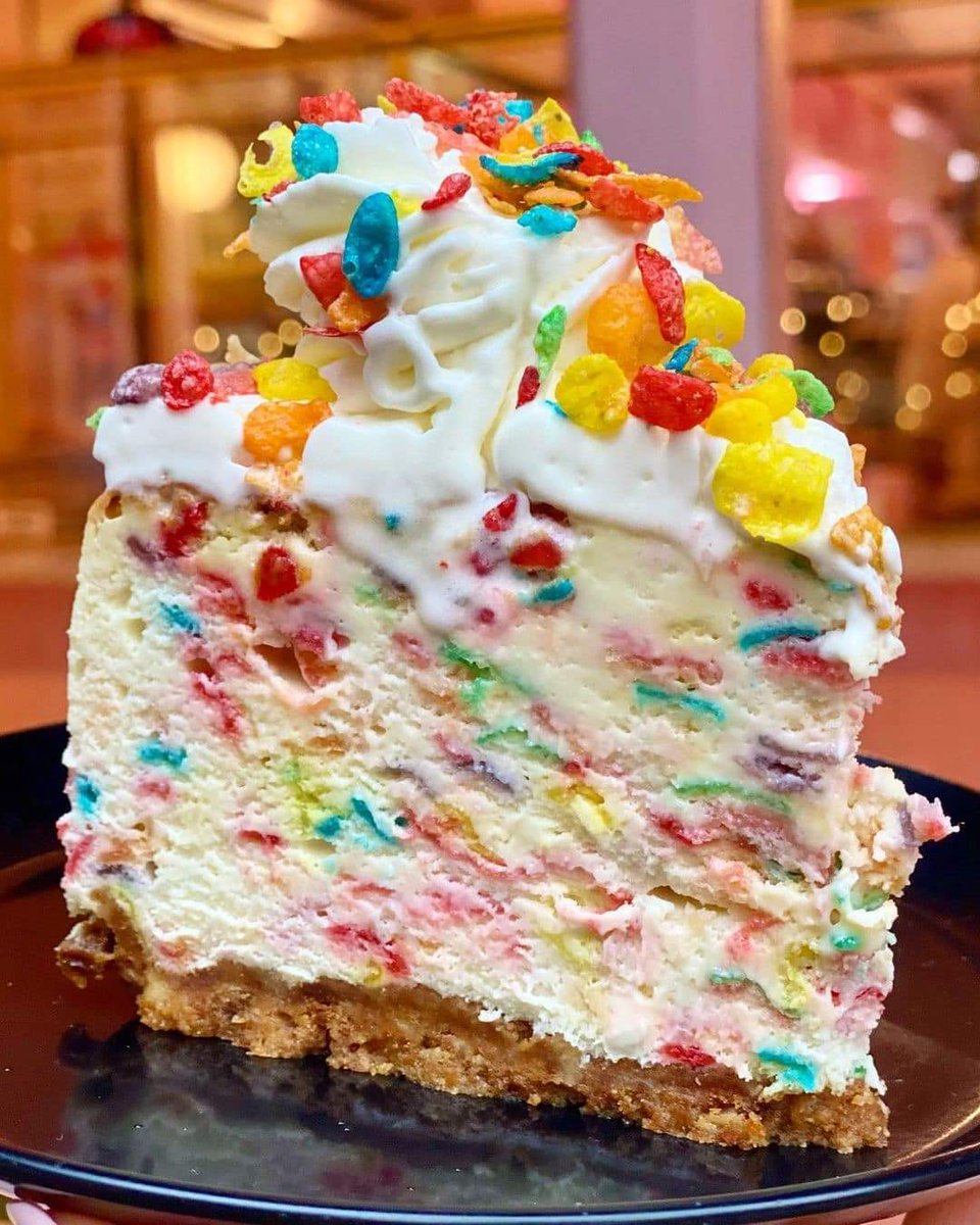 LendySexton's tweet photo. @ItsTheSituation Fruity Pebbles cake looks alot like #Funfettis π₯³ https://t.co/zYy4ejRY0D