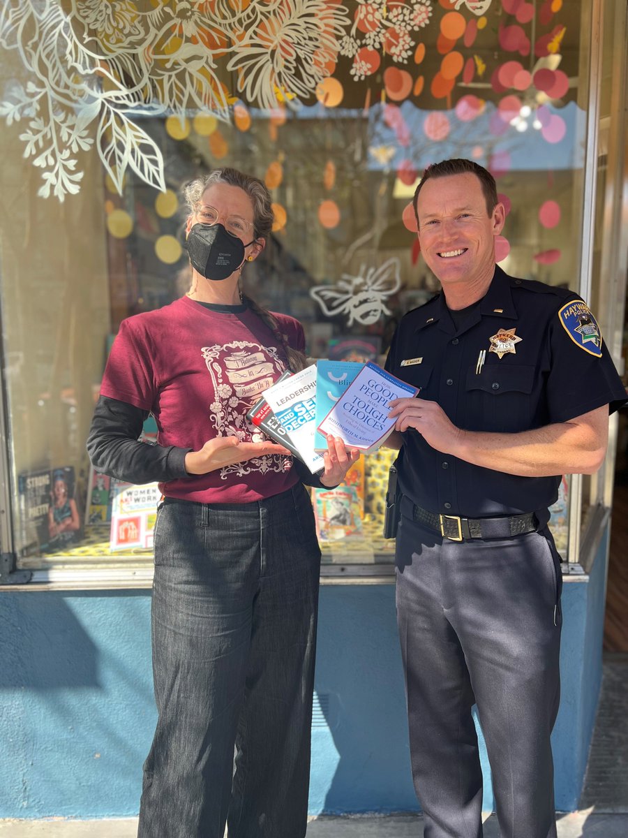 HaywardPD's tweet photo. This week we had the opportunity to support one of our favorite businesses and purchase a variety of books for the officers participating HPD's first internal leadership academy! 
Thank you to @BooksOnB for your help with getting these books to our future leaders!
#ShopLocal https://t.co/y0ANTvb53o
