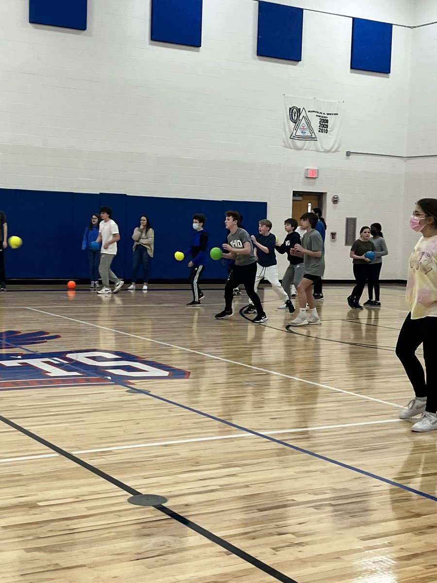 tamikern5's tweet photo. A friendly dodgeball tournament today with Team 701 vs Team 703 Advisories! #hyattsms #TheHyattsWay https://t.co/GQpTYSib0v