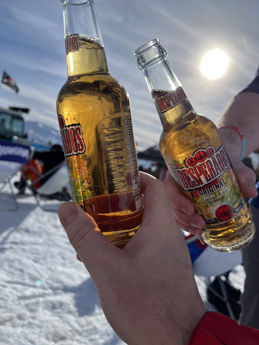 ukulelemark's tweet photo. Great end to a perfect day skiing #SunnyChalet #Menuires #3vallees https://t.co/Uz7r5BM0Gk