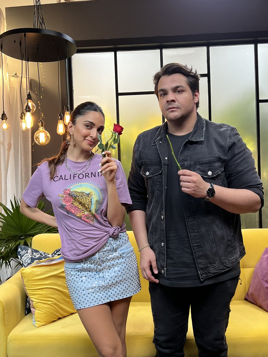 ashchanchlani's tweet photo. Kiara : Hi Ashish!
Me : haan haan i love you tooo🤣❤️ https://t.co/SimFBei7OX