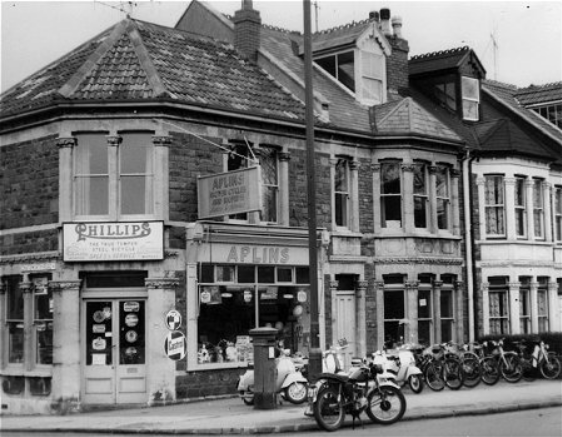 popsyosh34's tweet photo. 1967 🇬🇧🏁
Aplins Motorcycles ,Bristol
#Mobylettes #LorryLoads #Mopeds https://t.co/S2g2RO9ZDT
