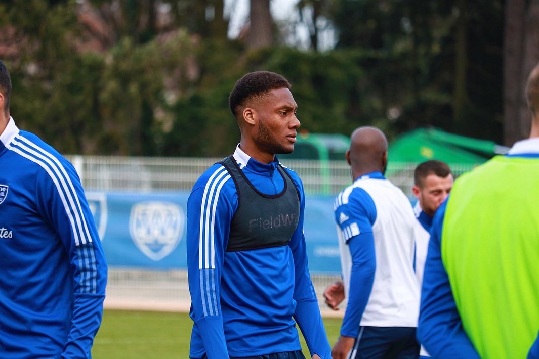 FCVB_officiel's tweet photo. 𝑫𝒆𝒓𝒏𝒊𝒆̀𝒓𝒆 𝒔𝒆́𝒂𝒏𝒄𝒆 𝒅𝒆 𝒍𝒂 𝒔𝒆𝒎𝒂𝒊𝒏𝒆, 𝒅𝒆𝒓𝒏𝒊𝒆𝒓𝒔 𝒑𝒓𝒆́𝒑𝒂𝒓𝒂𝒕𝒊𝒇𝒔, 𝒅𝒆𝒓𝒏𝒊𝒆𝒓𝒔 𝒓𝒆́𝒈𝒍𝒂𝒈𝒆𝒔 🛠

Rendez-vous à Chouffet demain à 19h pour vivre le choc face au @FCAnnecy ⚔️

𝐀𝐯𝐞𝐜 𝐯𝐨𝐮𝐬 ? 🎟 https://t.co/gPDOLs3YKv

#TeamFCVB 🔵⚪️ https://t.co/FwmvBf8AYE