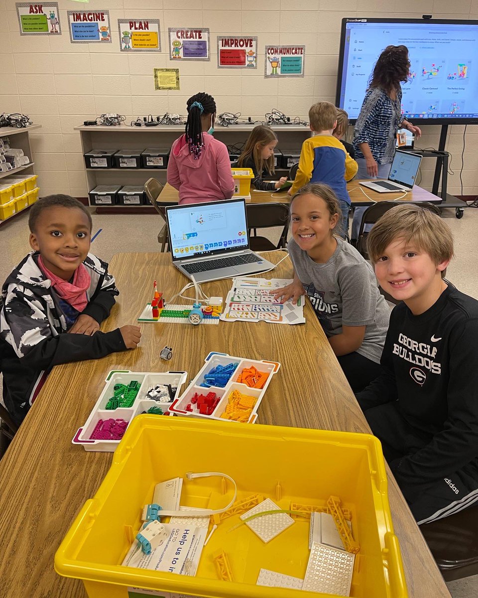 marquitaself's tweet photo. Spent time in the STEM lab with my SOAR students. #hubbardstrong https://t.co/Q1AOyIgpeY