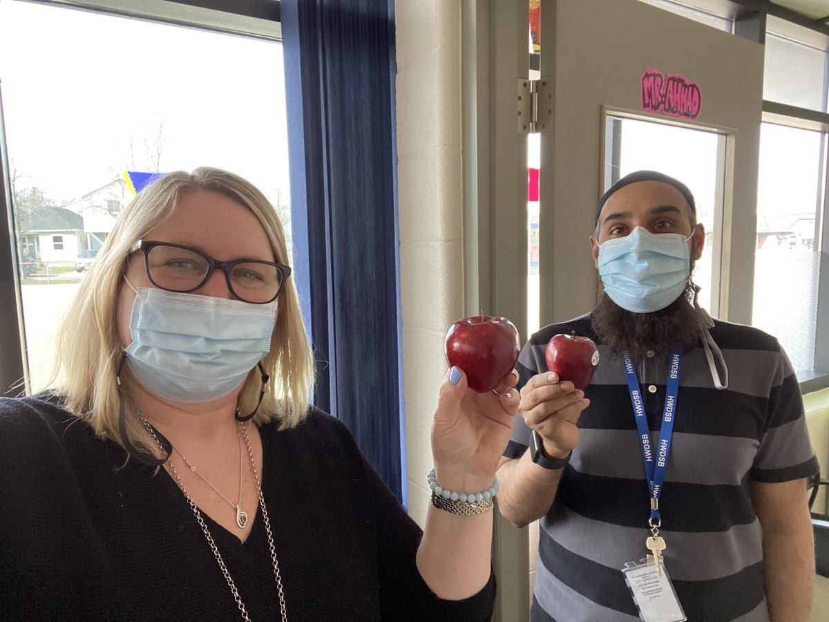 It’s #greatbigcrunch day <a href="/QueenMaryHwdsb/">Queen Mary School HWDSB</a>. Thanks <a href="/TastebudsSNC/">Tastebuds Hamilton</a> for supporting our school nutrition program!
