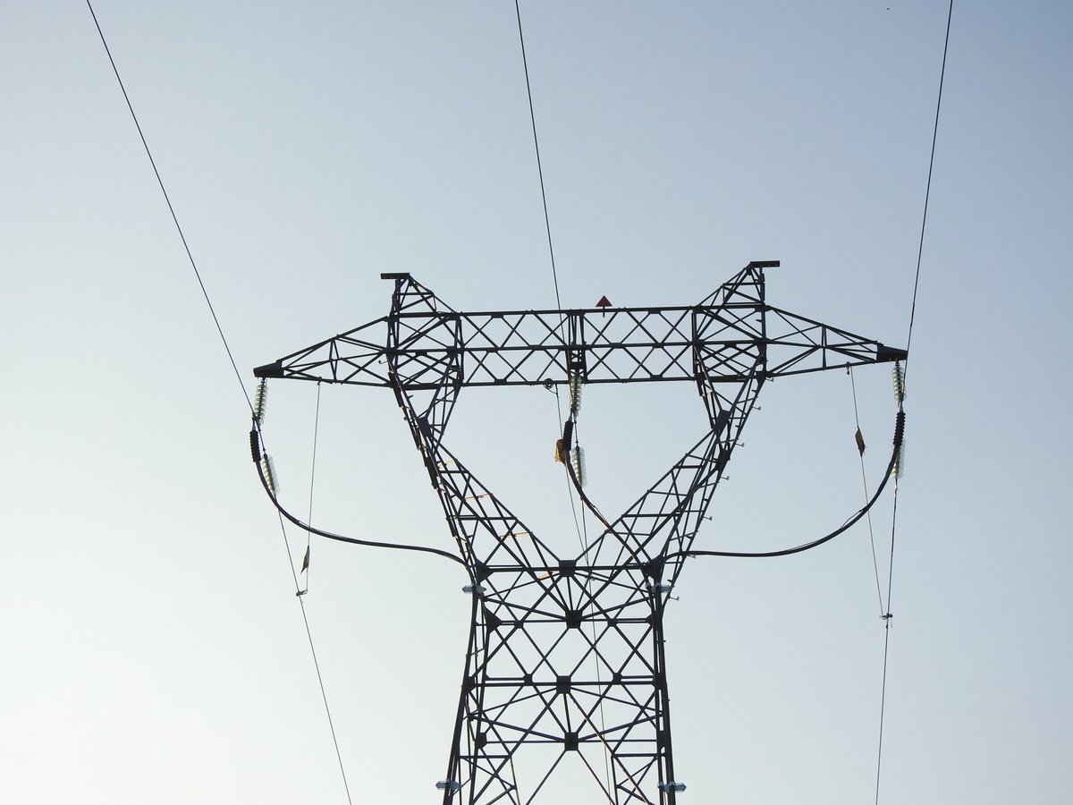RTE_nord's tweet photo. Pour limiter l'impact sur l'alimentation ⚡️ de nos clients pendant les travaux de l'interconnexion entre la 🇫🇷 et la 🇧🇪, une liaison provisoire a été mise en place sur une partie de la ligne entre #Anstaing et #Orchies.
⬇️ + de 1 km de liaison provisoire pendant + de 8 mois https://t.co/9dGlCNYjRO