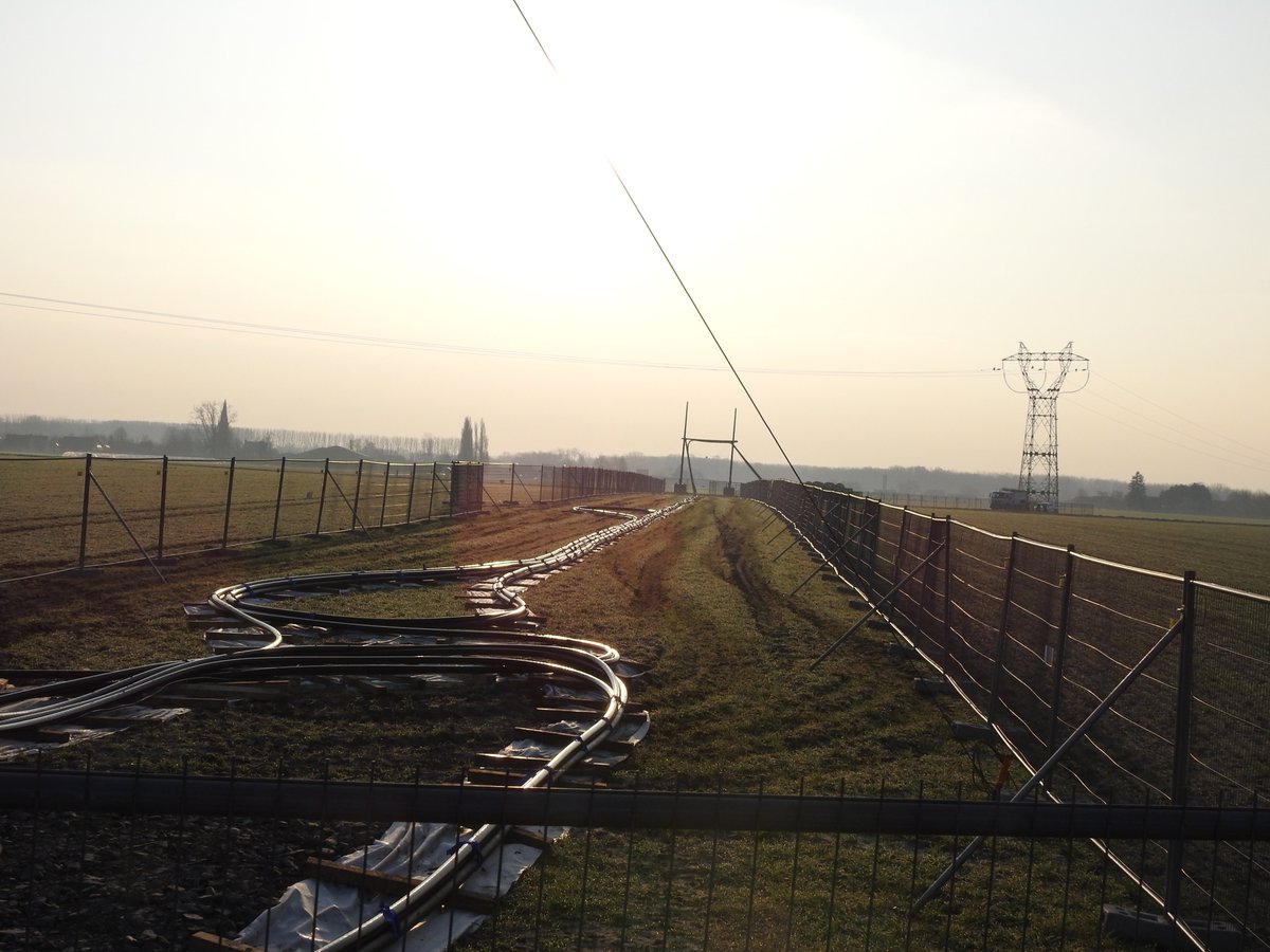 RTE_nord's tweet photo. Pour limiter l'impact sur l'alimentation ⚡️ de nos clients pendant les travaux de l'interconnexion entre la 🇫🇷 et la 🇧🇪, une liaison provisoire a été mise en place sur une partie de la ligne entre #Anstaing et #Orchies.
⬇️ + de 1 km de liaison provisoire pendant + de 8 mois https://t.co/9dGlCNYjRO