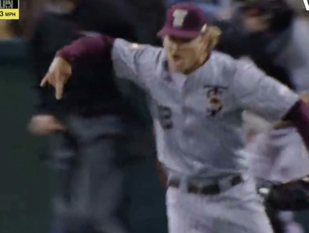 This Texas State Pitcher Flashed Possibly the Best Horns Down of All-Time After Taking Down No. 1 Texas barstoolsports.com/blog/3409212/t…