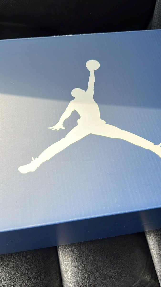Break111710's tweet photo. RETWEET FOR THIS AIR JORDAN 6 MIDNIGHT NAVY REVIEW https://t.co/67vsmAZrGq