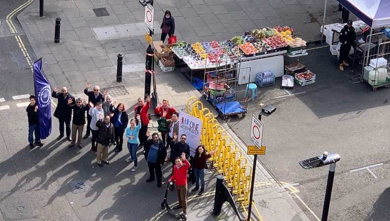 Yes, our social prescribers love to get out and about! Here's a group that includes several local GPs - spreading in the word in Church Street market in #Westminster. Happy #socialprescribing day to all.

#SocialPrescribingDay  <a href="/nalwuk/">National Association of Link Workers</a> 
#SocialPrescribingDay2022