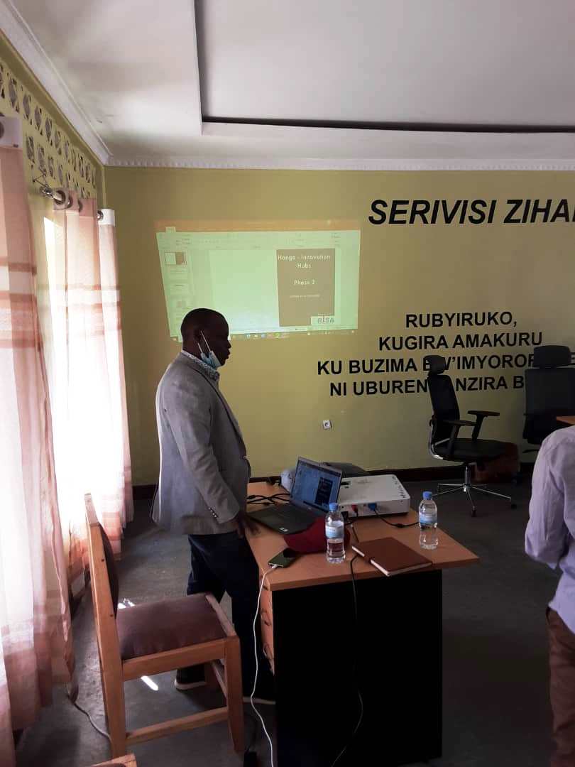 This Thursday, RISA and Susanne Roelofsen visited <a href="/NyagatareDistr/">Nyagatare District</a> and presented the HANGA Hub set-up and goals in the effort to develop the Hanga Hub Incubation Model, the curriculum and activities of the Hubs.