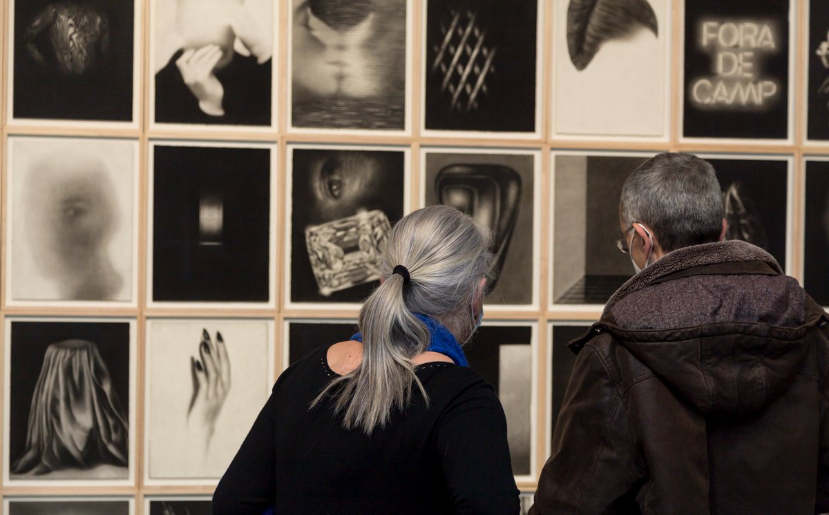 RadioSabadell's tweet photo. 🔊 ÀUDIO #AlMatí | La mirada cinematogràfica del pintor i professor Isidre Manils a @vilacasas
Manils parla de com s'ha creat l'exposició #ForaDeCamp i ens fa un recorregut per l'univers de la seva obra i la seva manera d'entendre l'art #ElCubBlanc
▶️ https://t.co/h2apNgK6RP https://t.co/pyMTLJqv3o