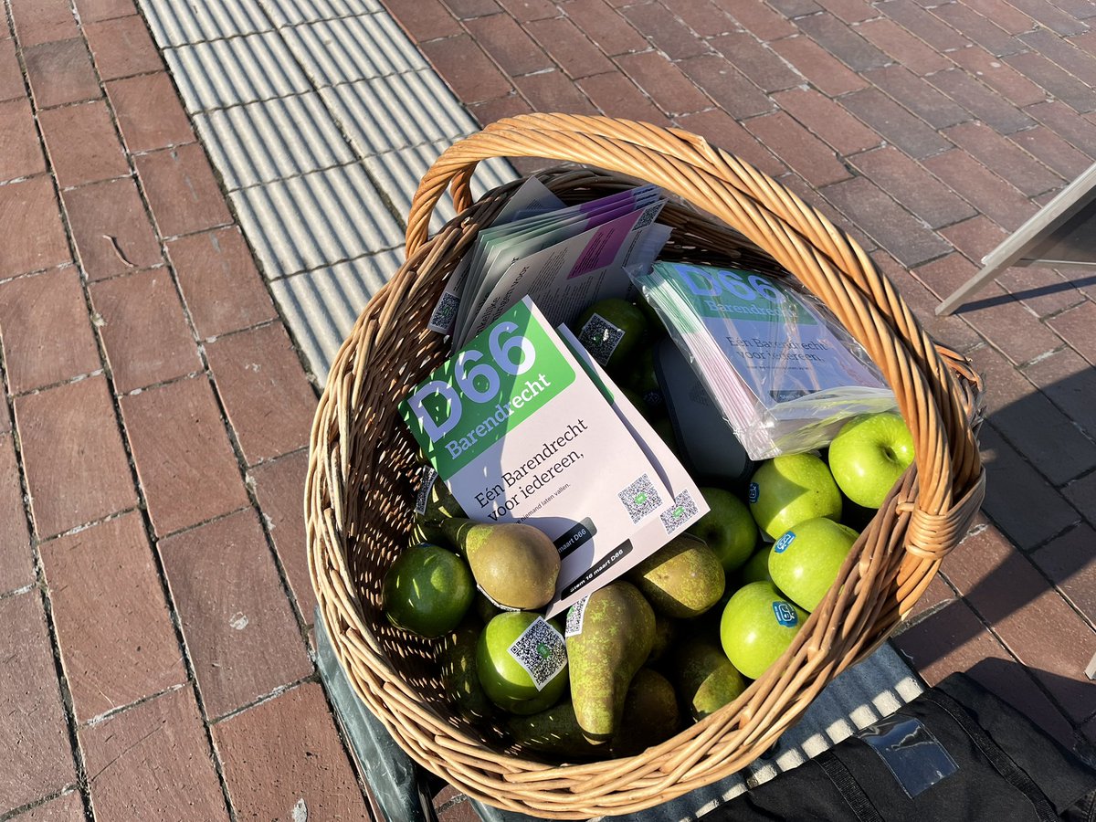 d66barendrecht's tweet photo. Het gesprek aan met appels en peren. https://t.co/18EZL92ZNC