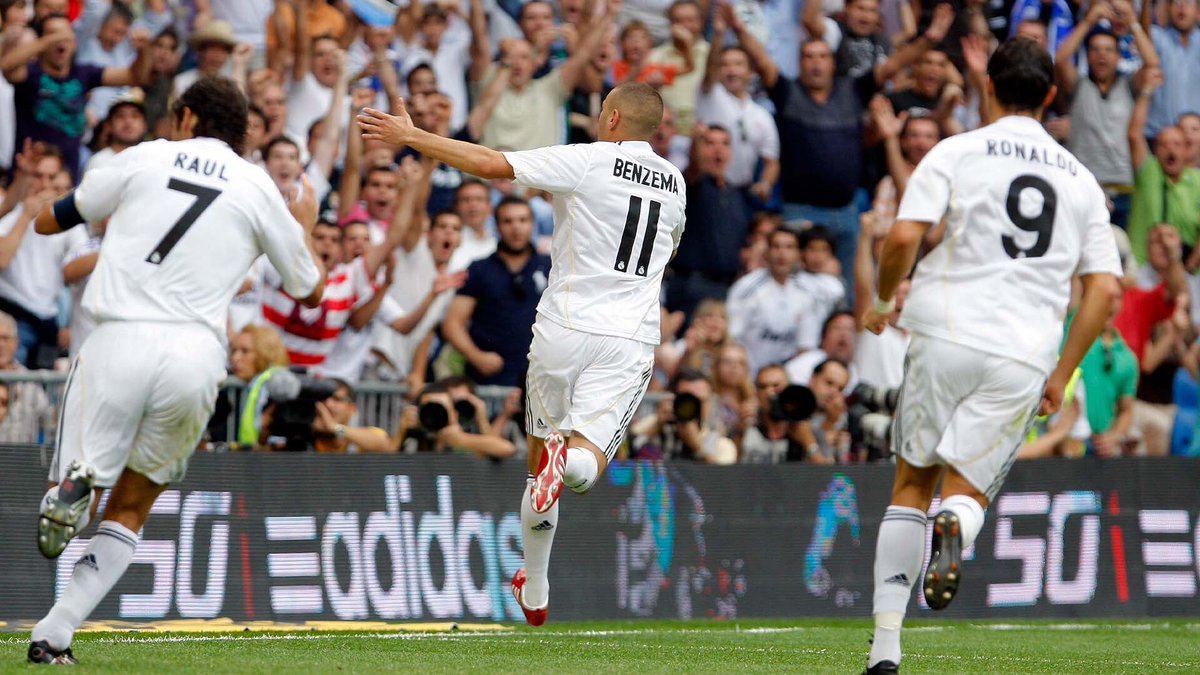 realmadrid's tweet photo. 1083 goles en una sola foto.
#RealFootball https://t.co/j8kzmpumbo