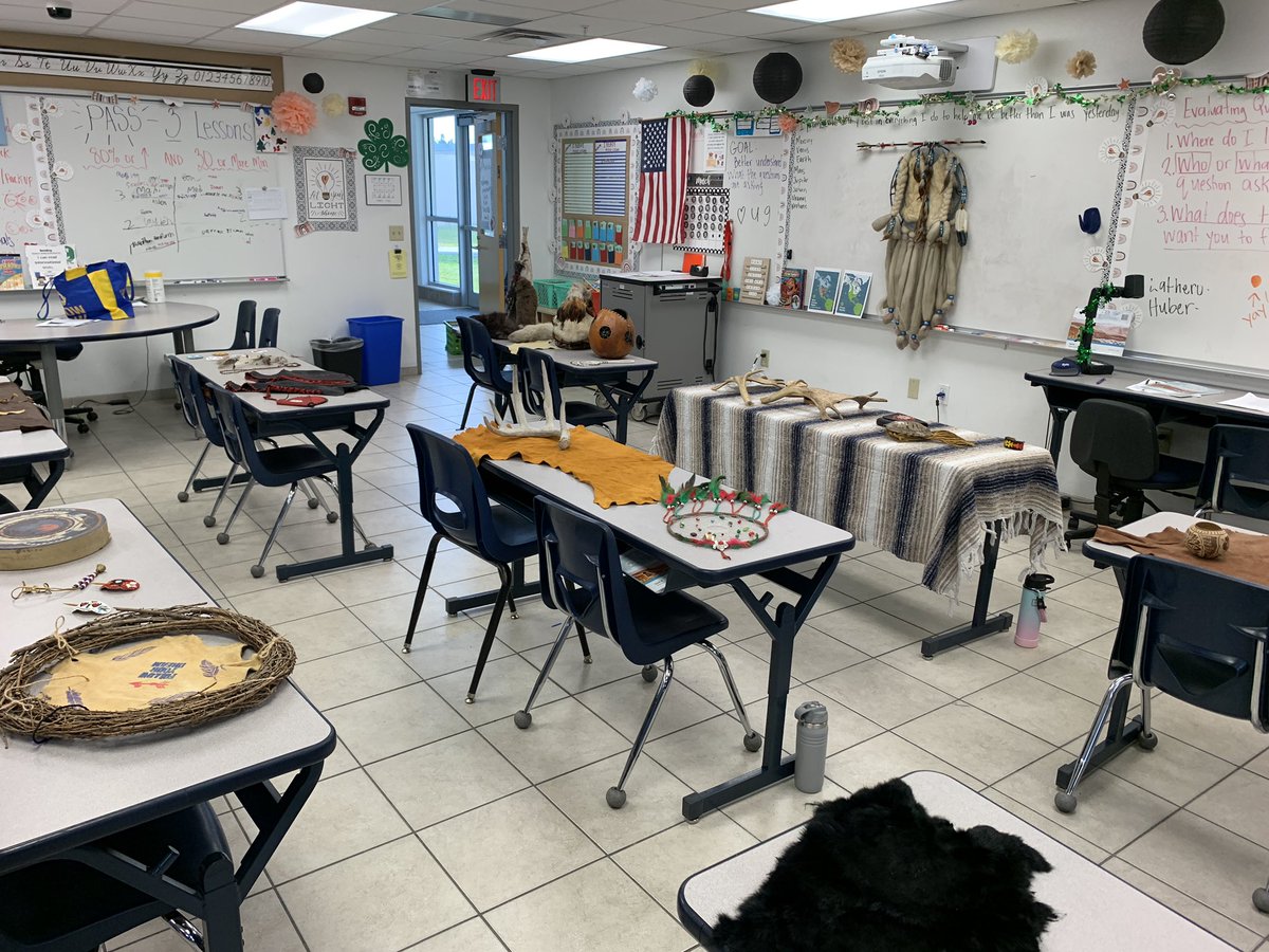 JwebsTeach18's tweet photo. Native American Artifacts Museum! We had some amazing things brought in for our students from Mrs. Kastner! Our 3rd graders got to touch, hear, and smell authentic Native American Artifacts! 
@d_watson26 @simpsoneduc @sdirc_ss @innovateSDIRC @castillo_chels @iamjessicablair https://t.co/KXB5UaMIh5
