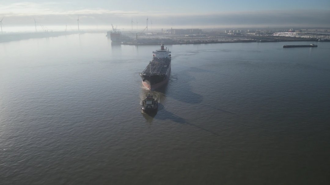 freightcomms's tweet photo. Port of Antwerp expresses its support and empathy for all the human suffering caused by the conflict in Ukraine. As a world port, the port of Antwerp is regularly confronted with the consequences of geopolitical movements. #Maritime #SeaPort #Tradean
https://t.co/Yent1xUN6v https://t.co/E1gzbbhDeM