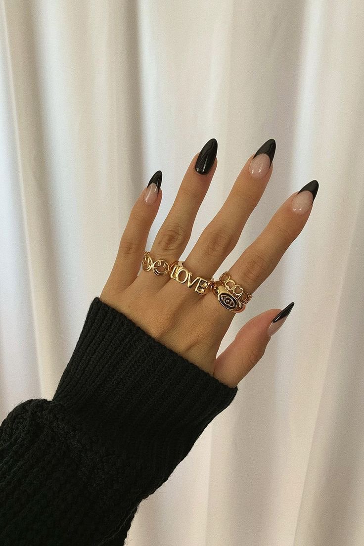 Iris5SOS's tweet photo. It’s nail day and idk what to do, help a girl out, 1 or 2? https://t.co/ZTdK9nI1Vr