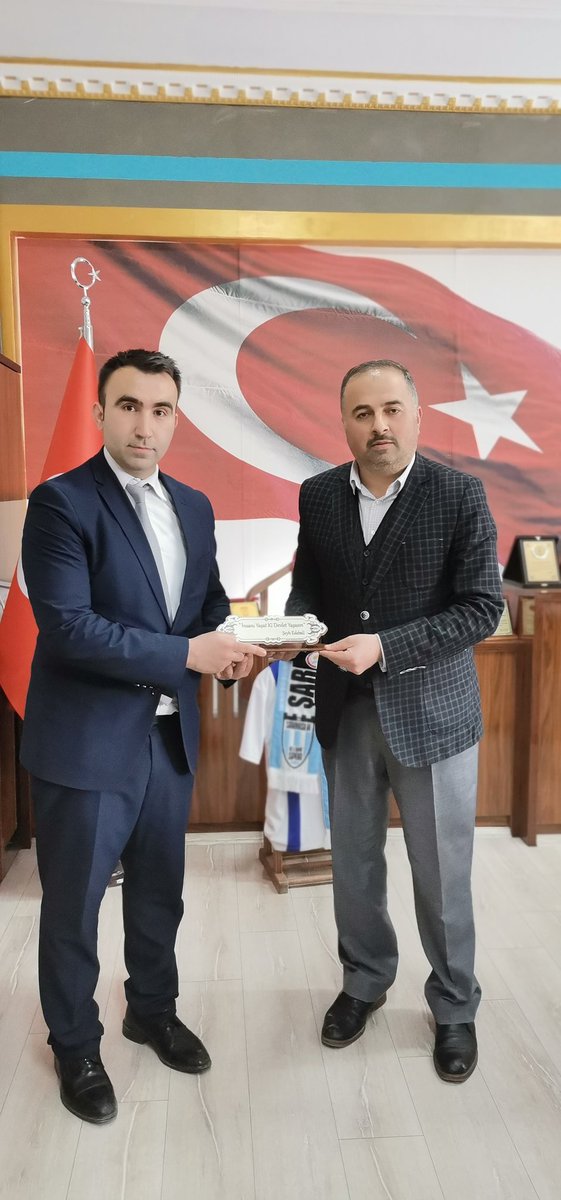 edebalimtal's tweet photo. 700 fikir 700 proje kapsamında "Bağlı ol Bağımlı olma Projesi" Şeyh Edebali MTAL okulunda uygulanmaya başladı.İlçe Emniyet Müdürü Tugay Keten tarafından öğrencilere alkol, sigara, madde bağımlılığı, internet bağımlılığı sosyal medya kullanımı hakkında sunum yapıldı@valisalihayhan https://t.co/GWnNZv4zXv