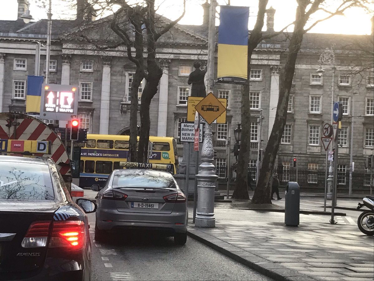 ProchePhil's tweet image. Dublin turns Blue and Yellow 🇮🇪🇺🇦🇮🇪🇺🇦