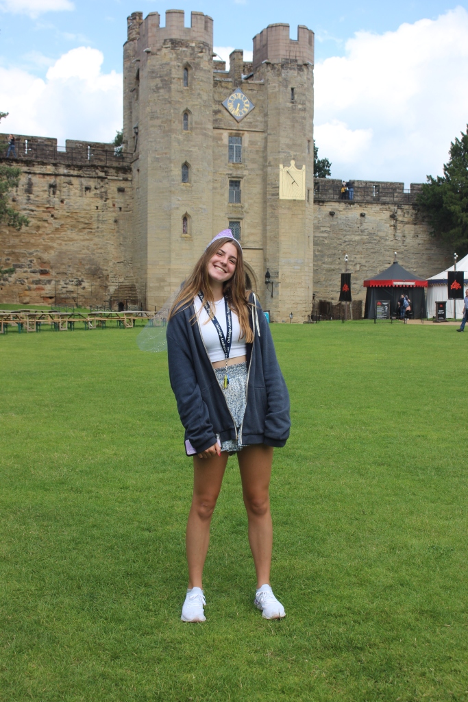 OxbridgeByWS's tweet photo. When at Warwick Castle... 🏰 @WarwickCastle 😊 

Swipe to see 2021 OxPreppers at the medieval castle originally built by William the Conqueror in 1068!

📸 Oxford Prep Experience 🇬🇧  

#oxbridgeprograms #OxPrep https://t.co/RiEWGJGRYz