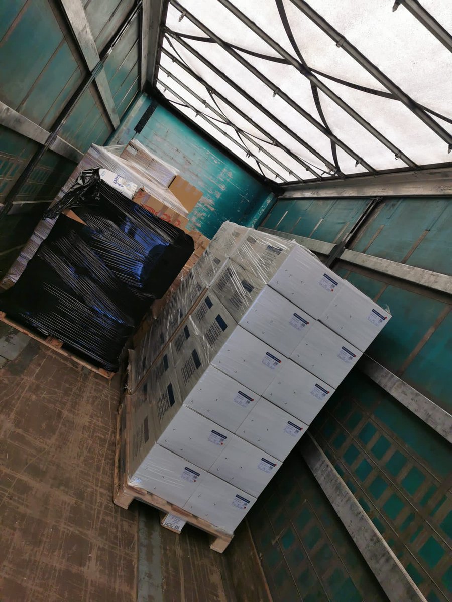 Kolejny dzień wsparcia <a href="/wlodawaofficial/">Miasto Włodawa</a> 🇵🇱 dla 🇺🇦. Dzisiaj wysłany został transport TIR do miasta Tarasha rejon Białej Cerkwi koło Kijowa, gdzie toczą się walki o stolicę 🇺🇦 Zapakowaliśmy też busy do jutrzejszego wyjazdu do miast partnerskich Lubomla i Szacka. #SolidarniZUkraina