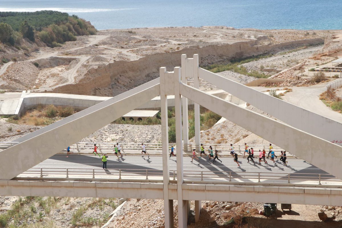 ARR_D2R's tweet photo. An awesome view for the start of @aylaoasis the #Dead2red running race 
شكرا لمديرية الاعلام والشرطة المجتمعية ومديرية العمليات والسيطرة بالاضافة الى القناه الرياضية الشريك الاعلامي الداعم لكافة الفعاليات الرياضية على التغطية الاعلامية المميزه وصور السباق https://t.co/zItPyqdm8t