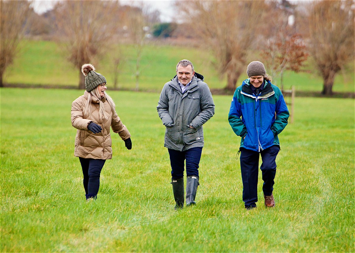 Chewing the fat! 
#Alscot <a href="/FPCRltd/">FPCR</a> &amp; <a href="/Warwickshire_CC/">Warwickshire County Council</a> #banter #biodiversitynetgain #alscotbiodiversityproject #biodiversity #Ecology #idioms